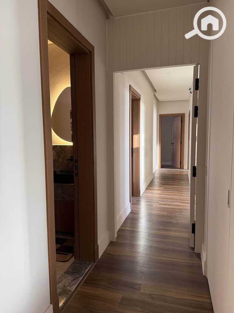 15 0d79cbab-6486-4b20-abb2-7a0f52bf00fb. jpg