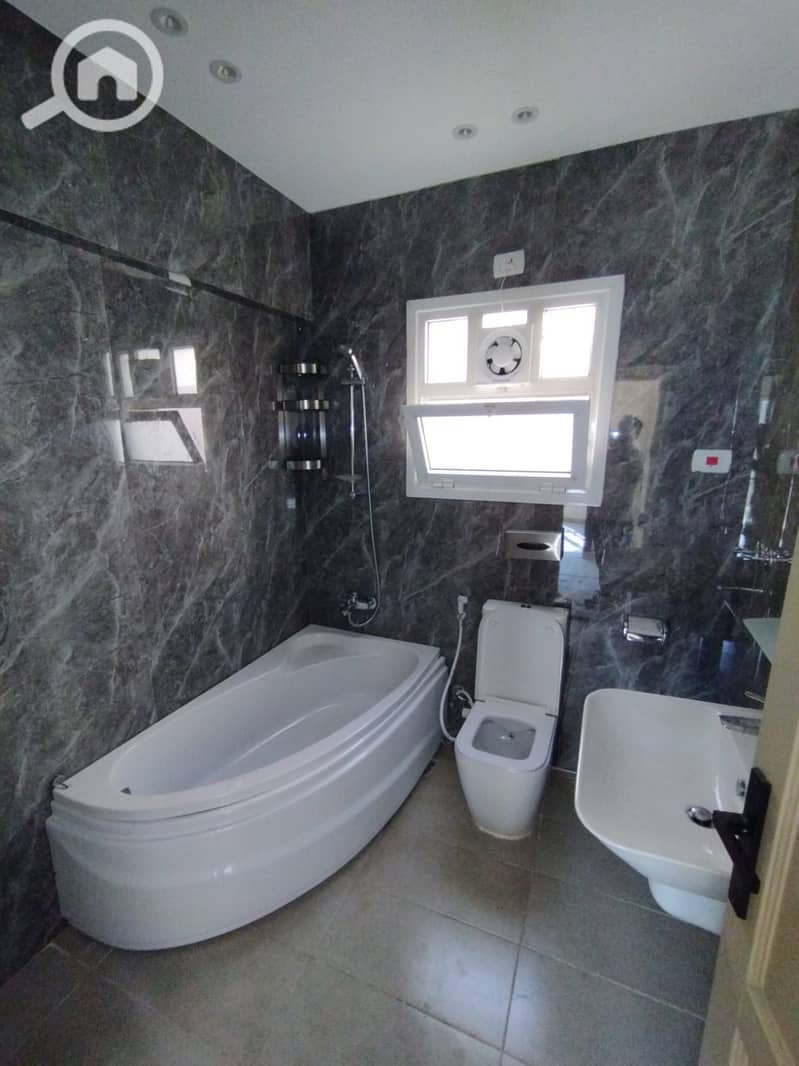 6 57df2b7a-8bda-4a29-a2f2-ea3611d10e4d. jpeg