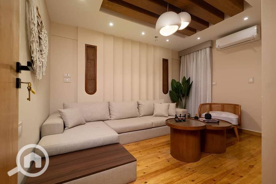 5 98d451e6-5ab1-41f5-a9dd-c2cabf51b94e. jpg