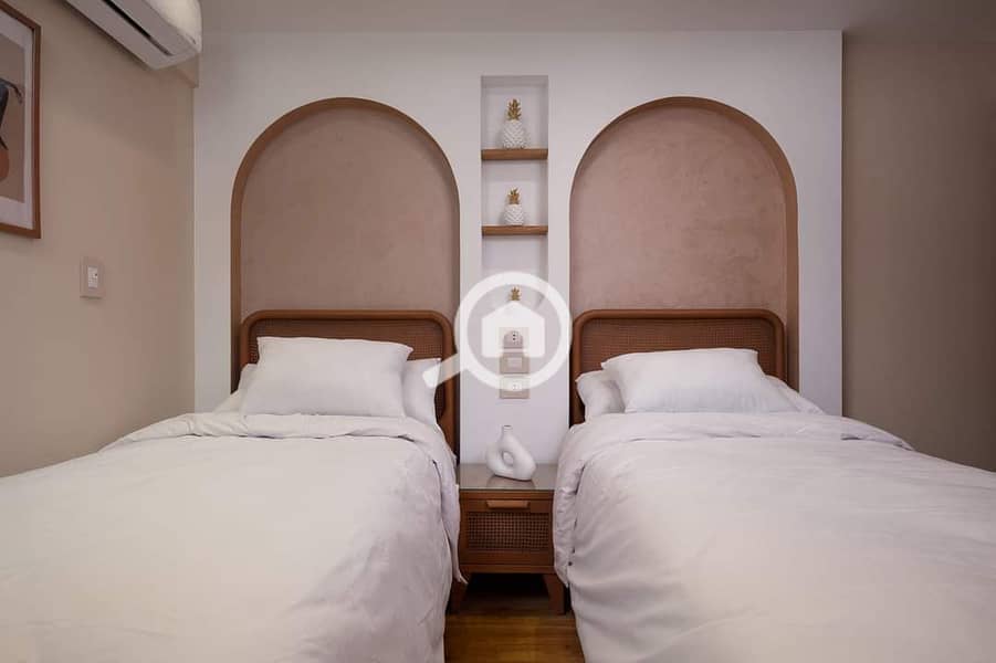 12 392c2e77-7ea9-46a5-9b43-54a317d9436d. jpg