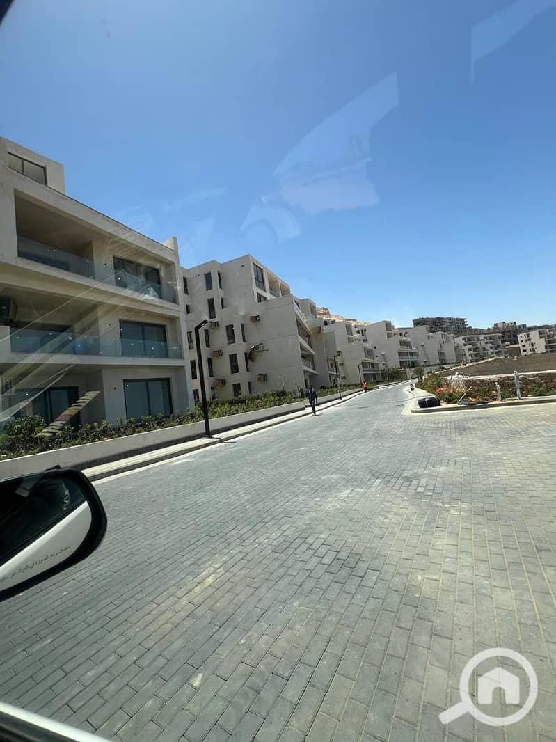 8 2523e580-2f7c-4f5e-a231-1f6ab6dca739. jpg