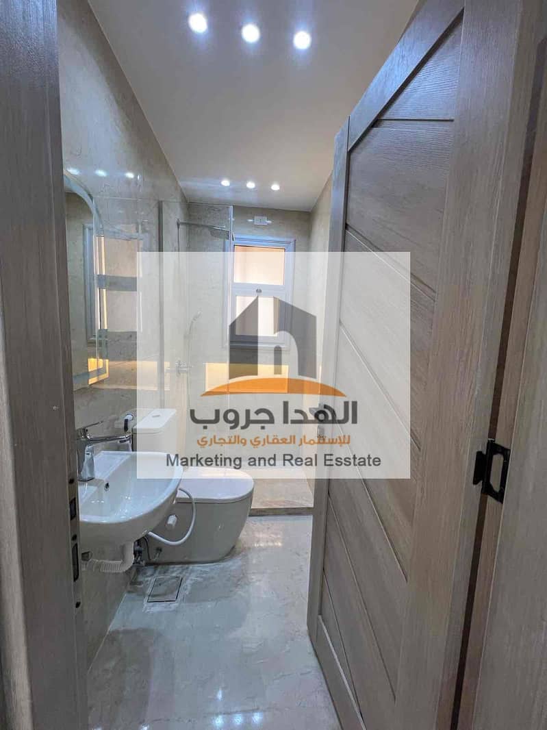 7 e0d5f2b8-c52a-47d0-85c0-3b2563e5e007. jpg