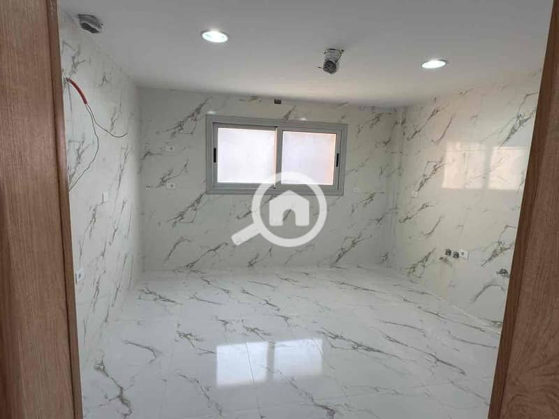 2 842bb26b-df2e-46b6-b878-be6b5510b575. jpg