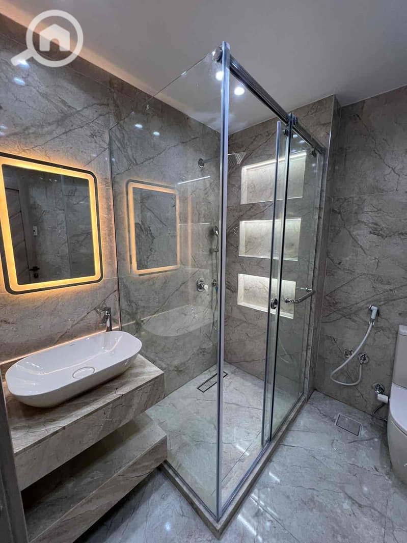 14 563b88f3-bb72-49eb-8e89-37422121f9d3. jpg