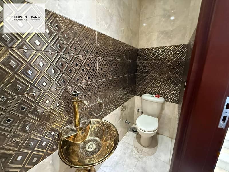 10 697dcbb8-f1d7-446e-82ed-2e27a6efe321. jpeg