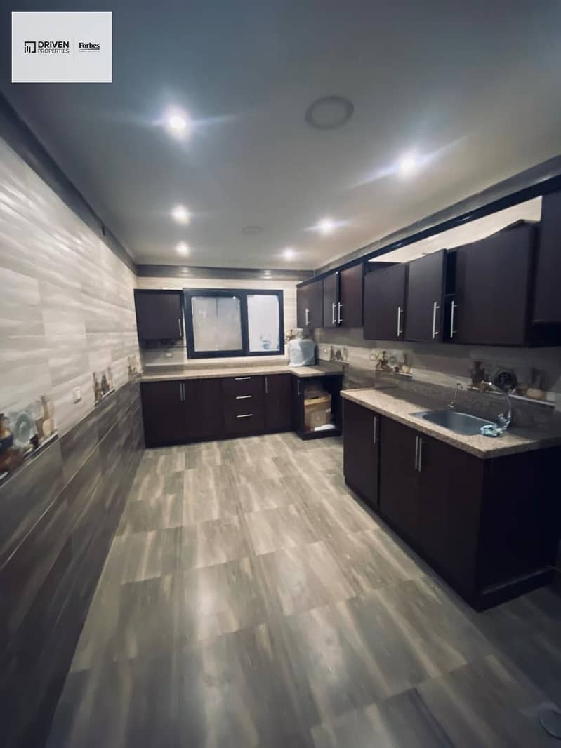 4 2b84c9bc-1034-434e-b638-60e6754c9a61. jpeg