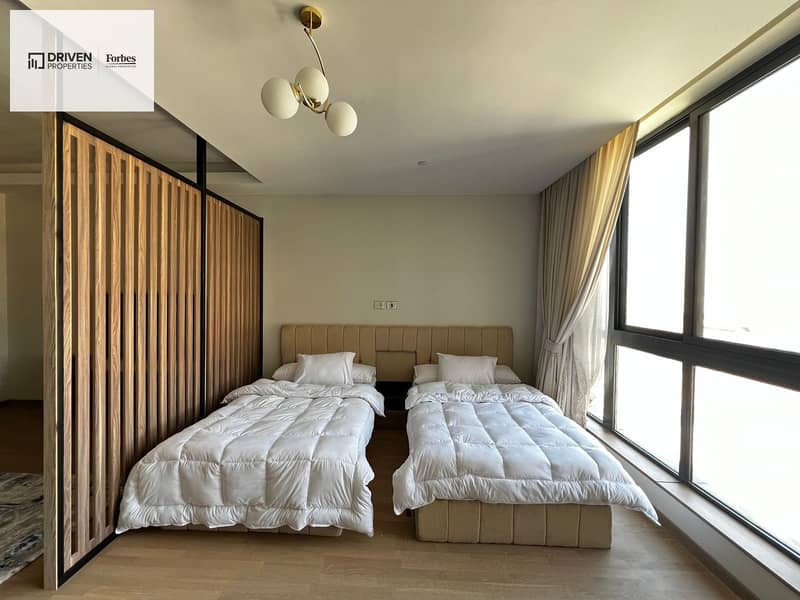 10 37cbea2b-e35b-485f-831e-556c8c11a94e. jpeg