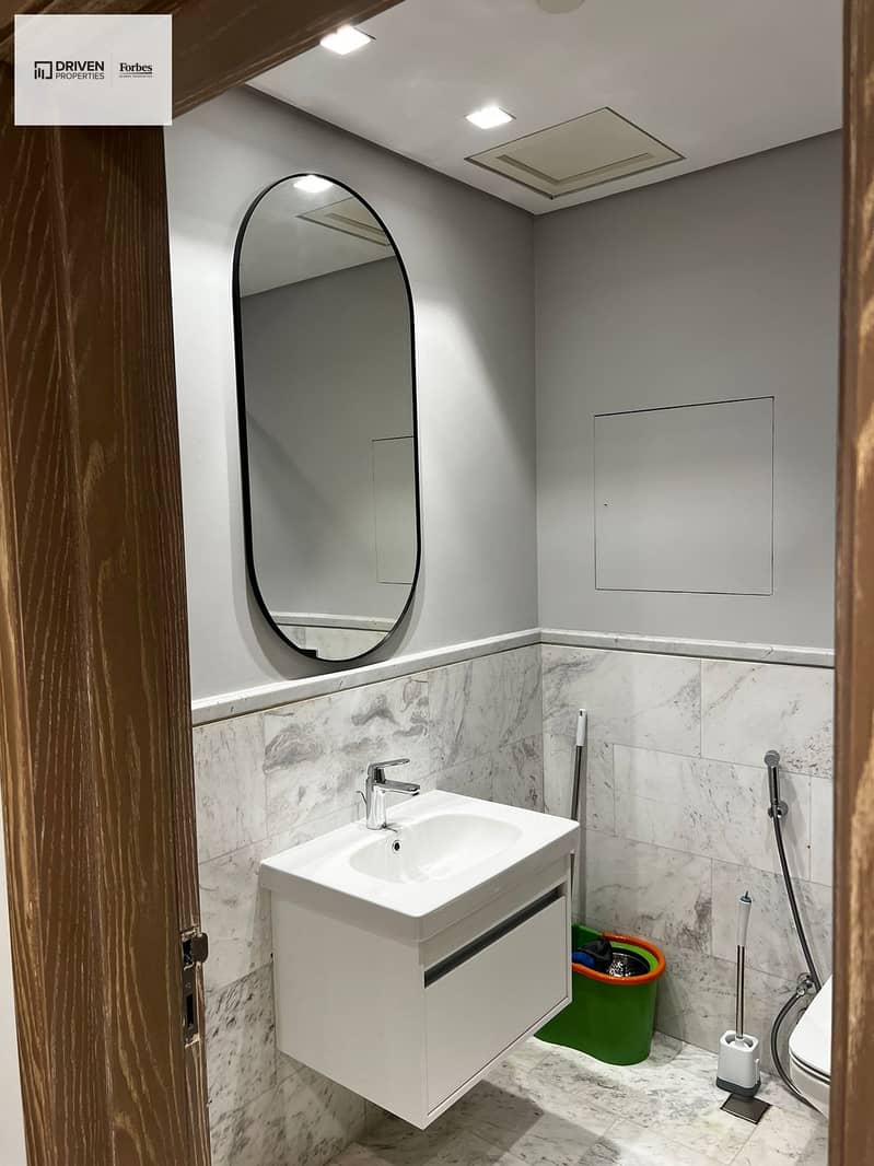 12 385643dd-fa14-429e-8095-b074e9f4bf09. jpeg