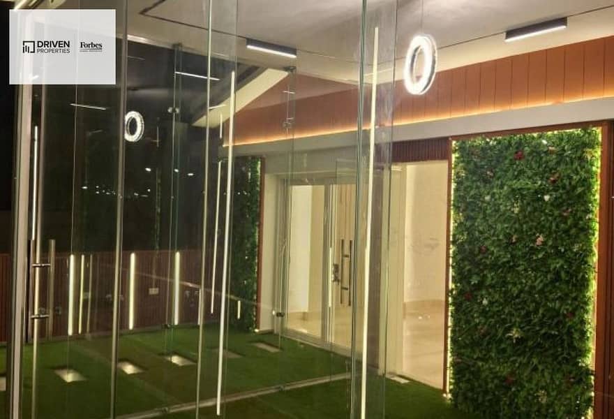 4 67356bfe-87ed-42c4-aa68-18d20f758068. jpg