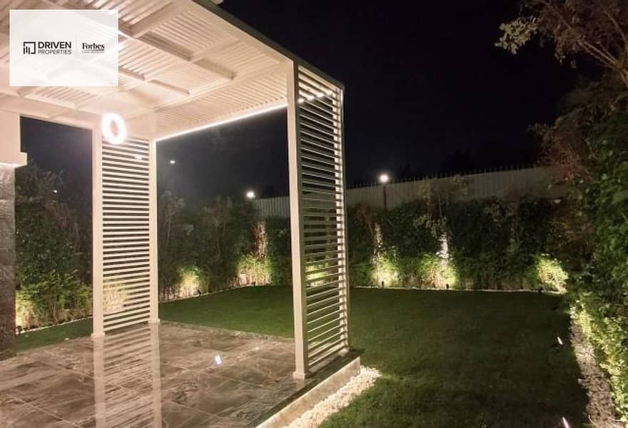 10 ce7f0a12-50a2-406e-afd8-ea06ac74fa83. jpg