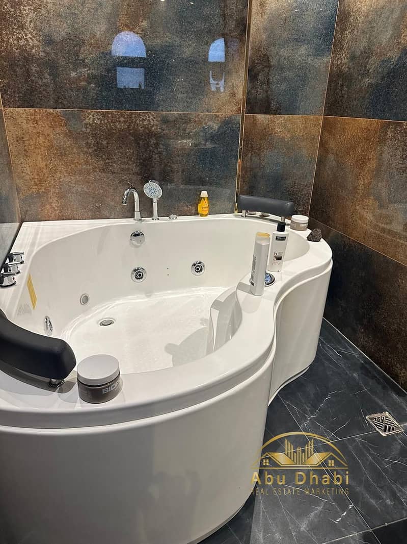 10 620e9db7-24c2-4fdc-b8b8-be8161bfa885. jpg