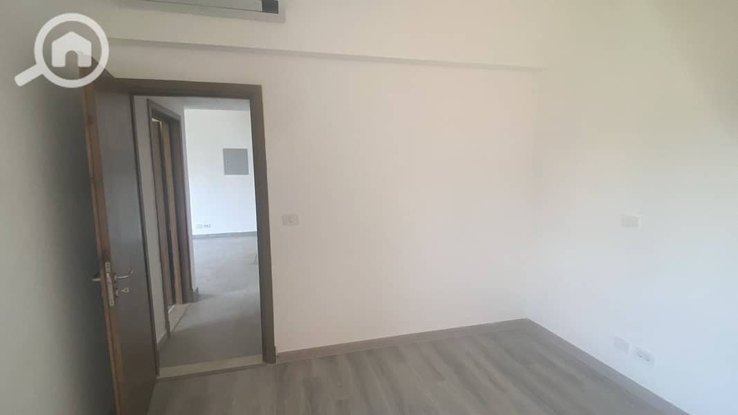 4 0e2d2e94-0953-4ade-afaa-81fcb1fa828d. jpg