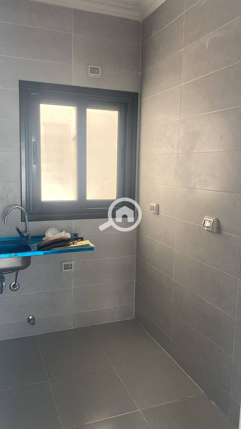 10 c3916d03-c18b-4301-9cb6-30d42e11ce88. jpg