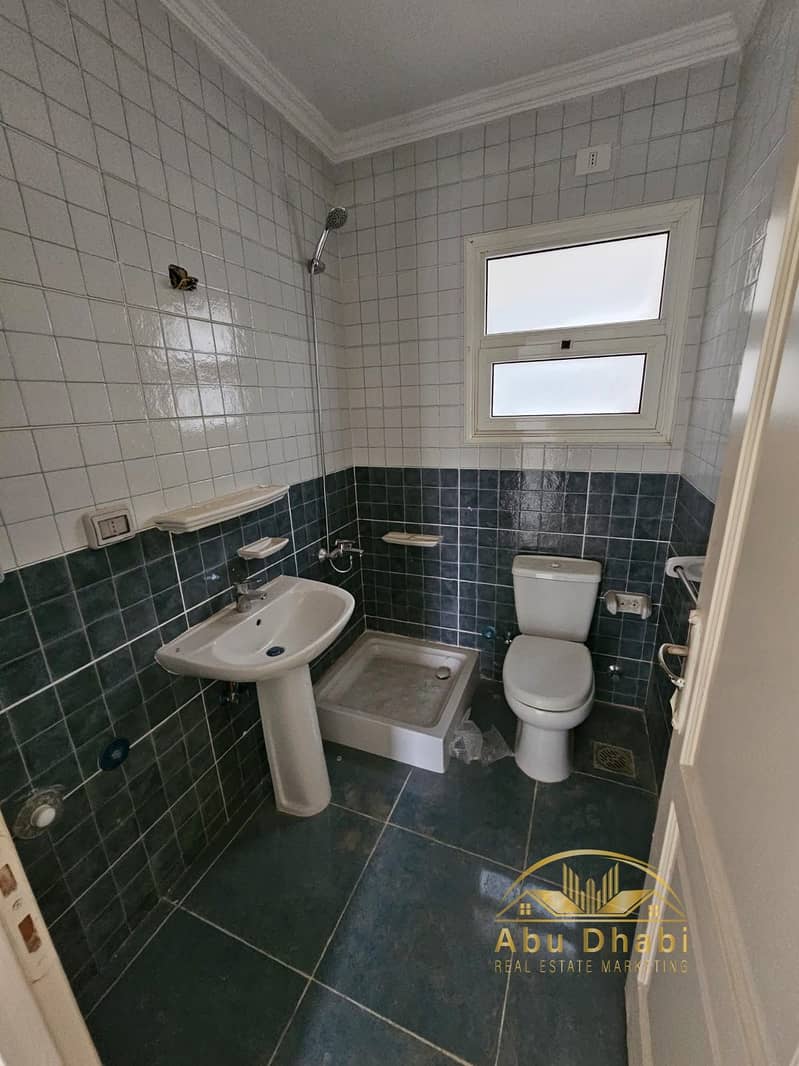 5 5b51b6fb-9b9d-4ee8-90db-f13b78eb712b. jpg