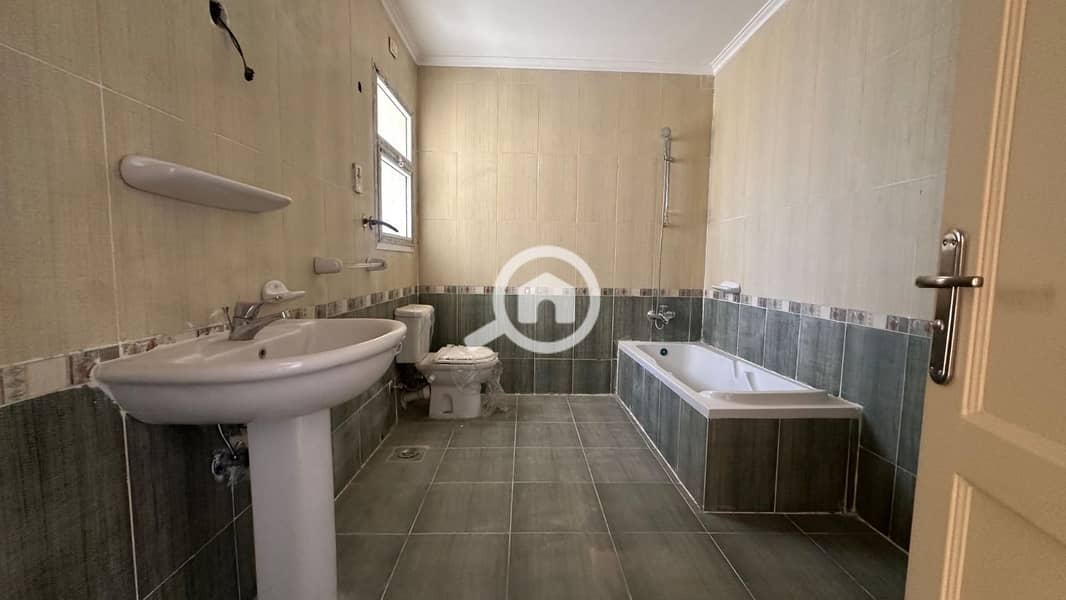 15 d08f1372-7dc3-4972-97b4-2a7f4bae14cf. jpg