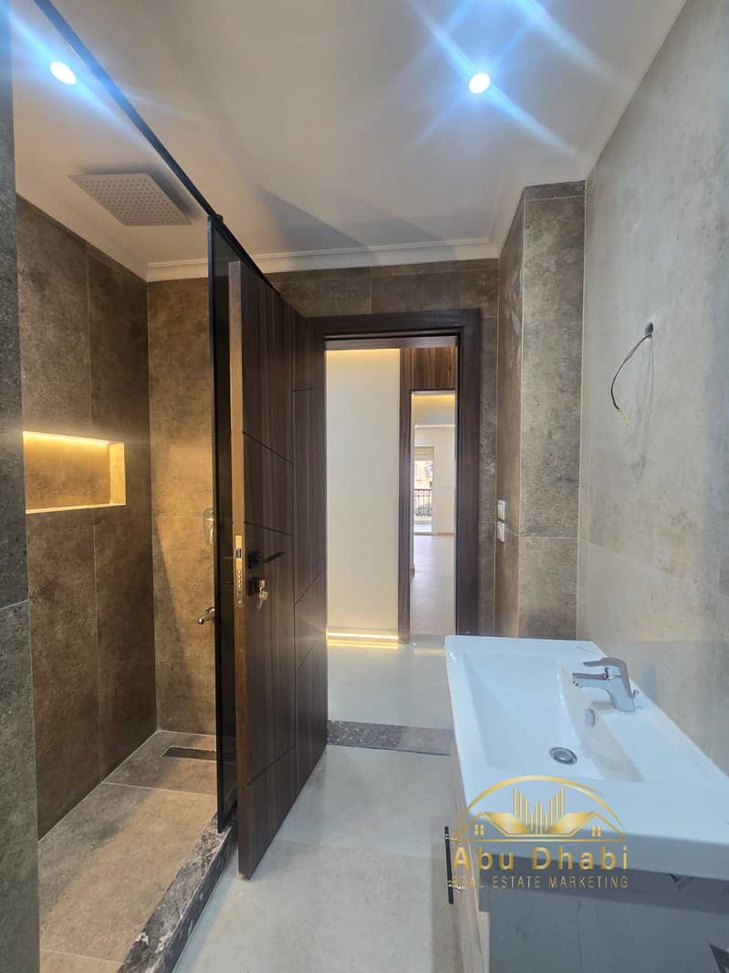 12 e58be05a-737a-485a-9291-b87e912b4aca. jpg