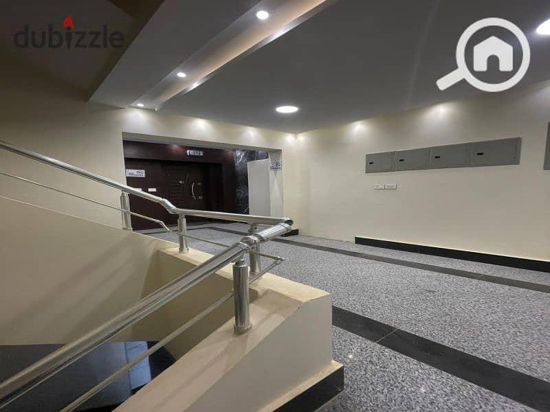 4 3df585b4-cca1-438c-a46b-e831a9d018db. jpg