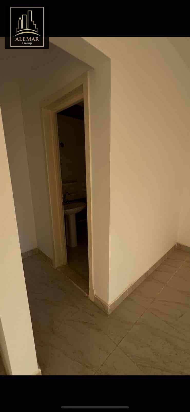 8 d43c2c46-d8d2-49c7-a128-338021660679. jpg