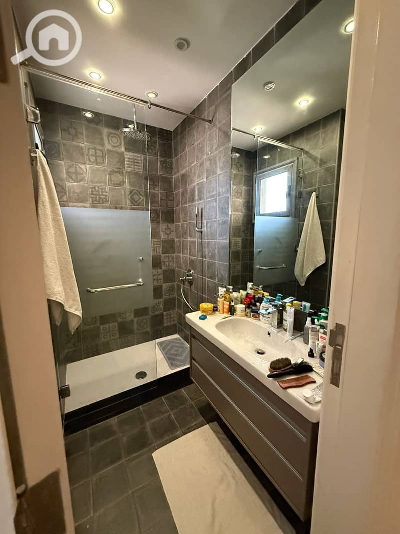 4 d547fbe6-753a-437c-a9c0-3e45030c57f5. jpeg