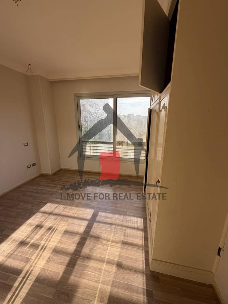 8 a05b42c8-f5d3-466c-aebd-faf39dfd5cbb. jpg