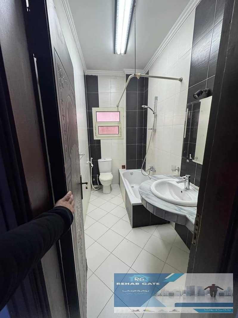 13 8c9dc7ef-590a-4a7c-9252-69aed6b612dc. jpg