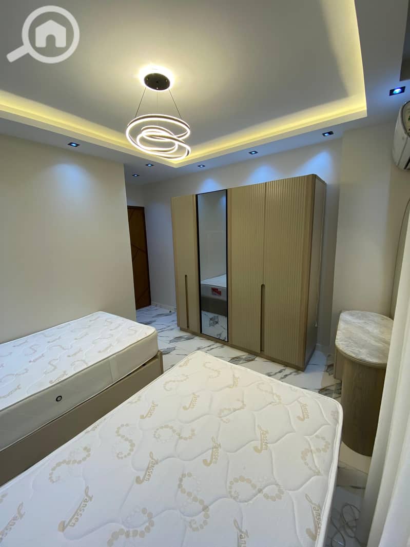 11 b7c9182e-7b26-4ae3-8d67-7ed70d3d4e1c. jpg