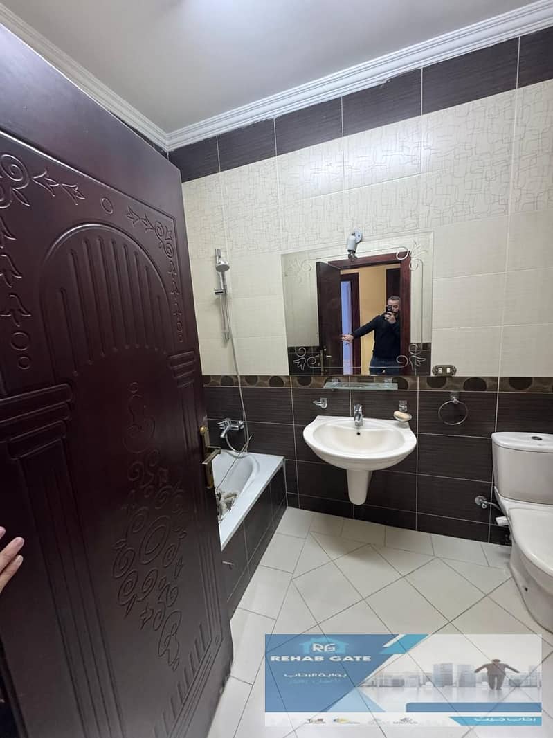 14 939beb7d-8e1d-4e8c-a857-644d7d2b1a79. jpg