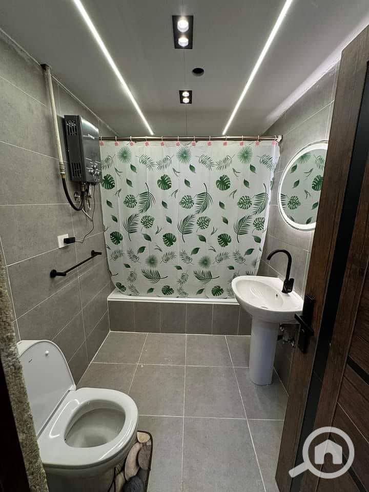 10 ff04d7f5-0651-45a0-8483-2f5c893f4bf9. jpeg