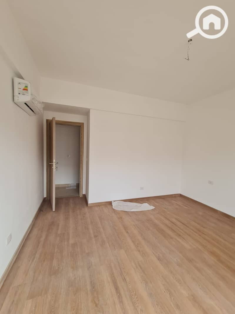 13 5bb66a3a-2d53-4310-8c78-fe4bfd123752. jpg