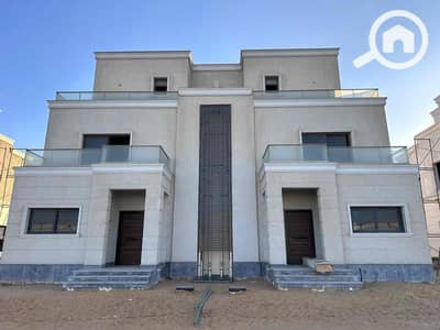 3 Bedroom Villa for Sale in Sheikh Zayed, Giza - ece9c33c-5a40-40f4-a297-e0a91937de6e. jpg