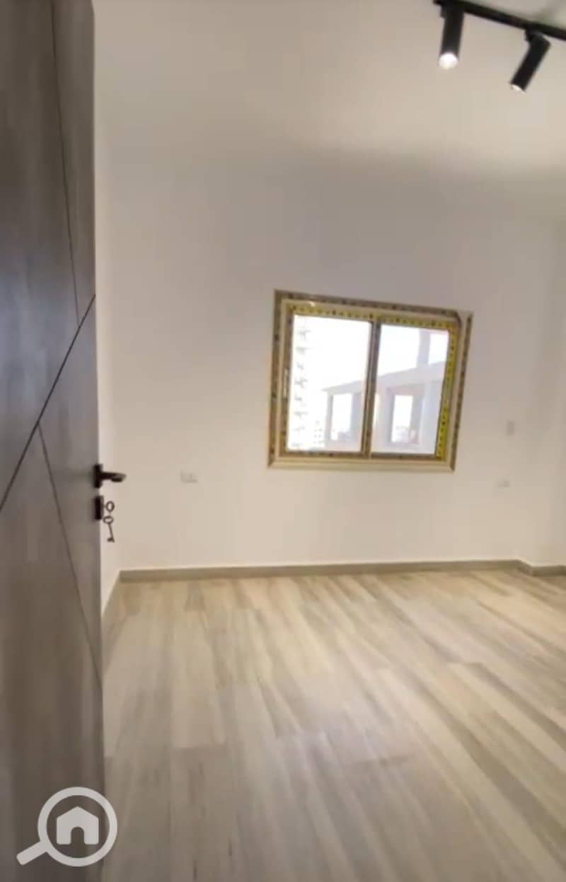 2 13c07e82-71c8-4ce2-b3fc-47ea4d67e6a8. jpg