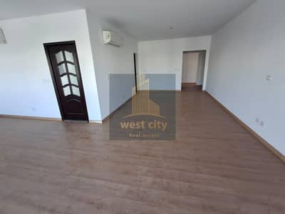 شقة 3 غرف نوم للايجار في الشيخ زايد، الجيزة - IMG-20260104-WA0089. jpg شقة 3 غرف نوم للايجار في الشيخ زايد، الجيزة - IMG-20260104-WA0089. jpg