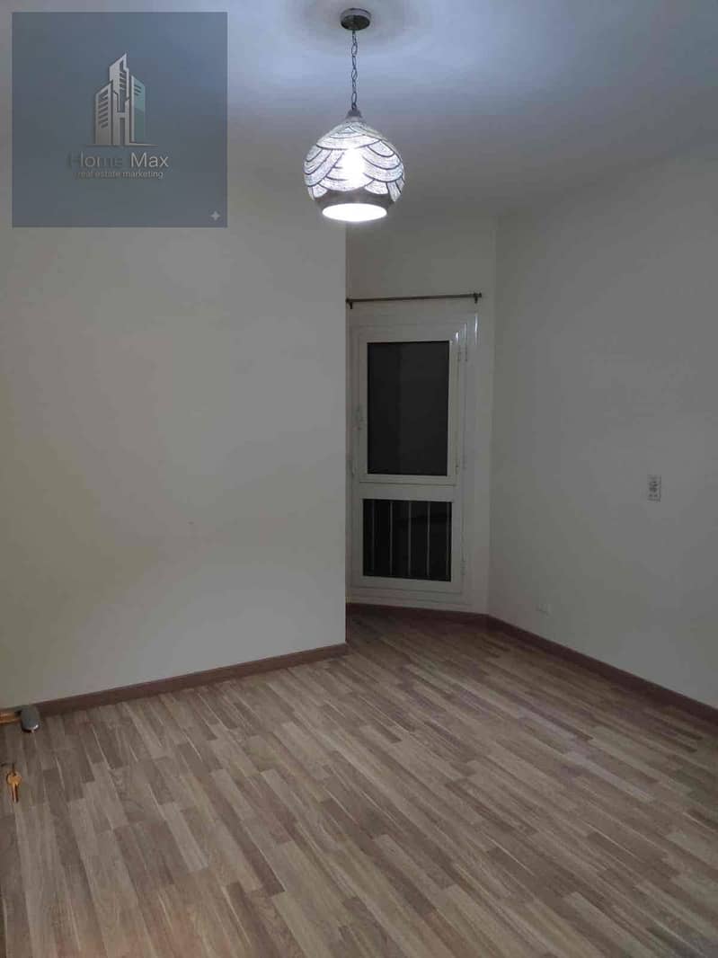 2 ae7e7ee6-d0b3-4c8f-ba2c-78b372386c9d. jpg