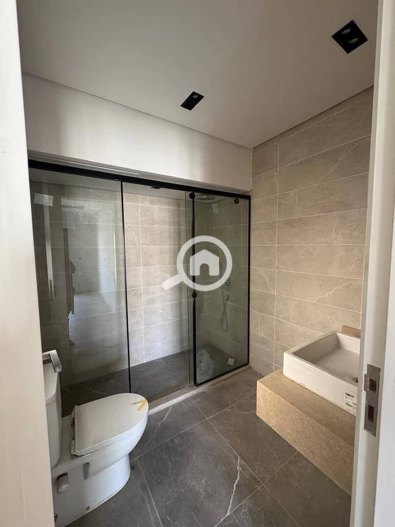 10 5045752a-2599-42f6-a725-002acc6626bf. jpg