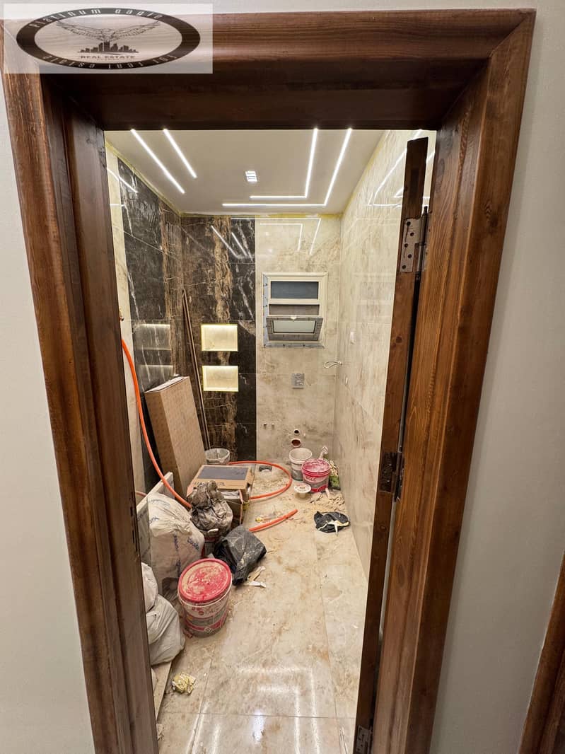 9 e892af4f-3b69-4052-a0a2-7de38f8c145b. jpg