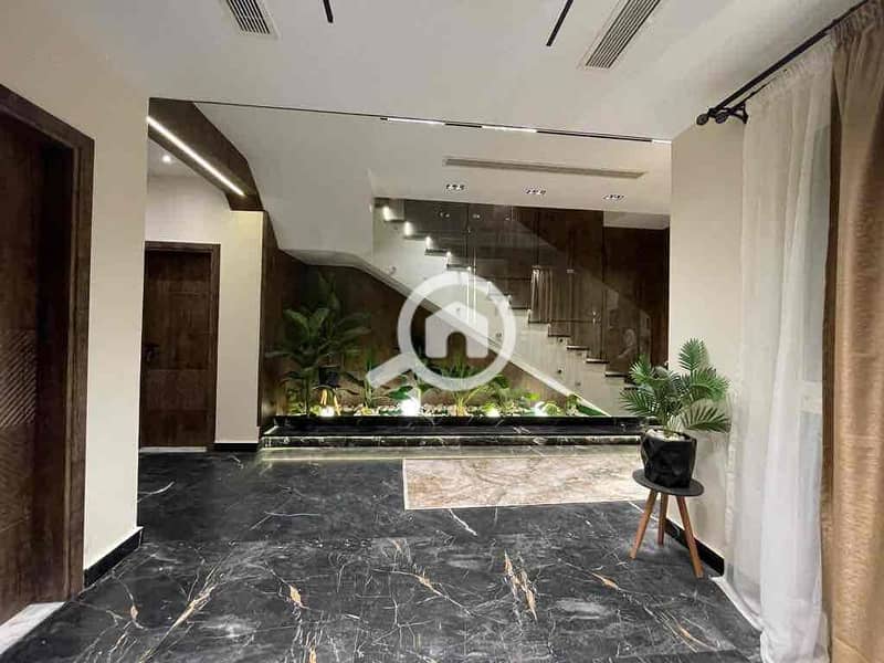 7 550b96f4-232c-47c8-bb71-303a3a329926. jpg