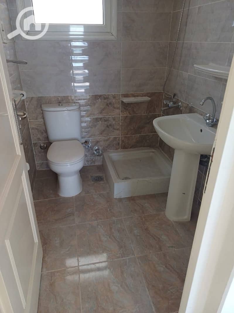 4 13d60492-f258-476b-b3c6-d3f03e05b7f3. jpeg