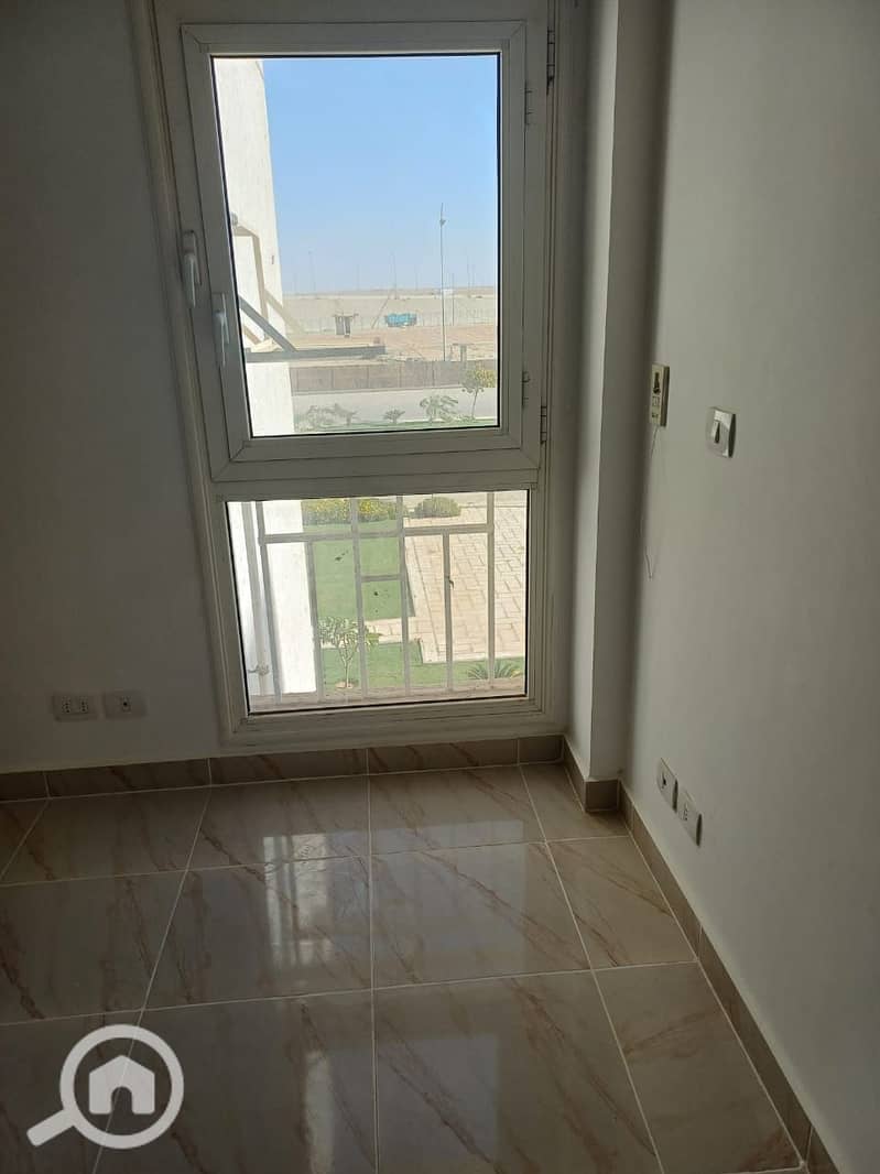 10 aab75096-0e23-4342-9d7d-07056ca92dce. jpeg