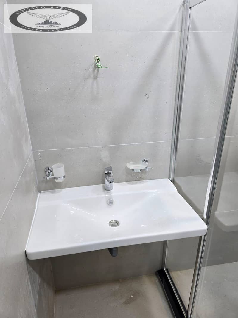 12 3974d76a-8ae1-4f8c-a9f4-9308ab8e1120. jpg