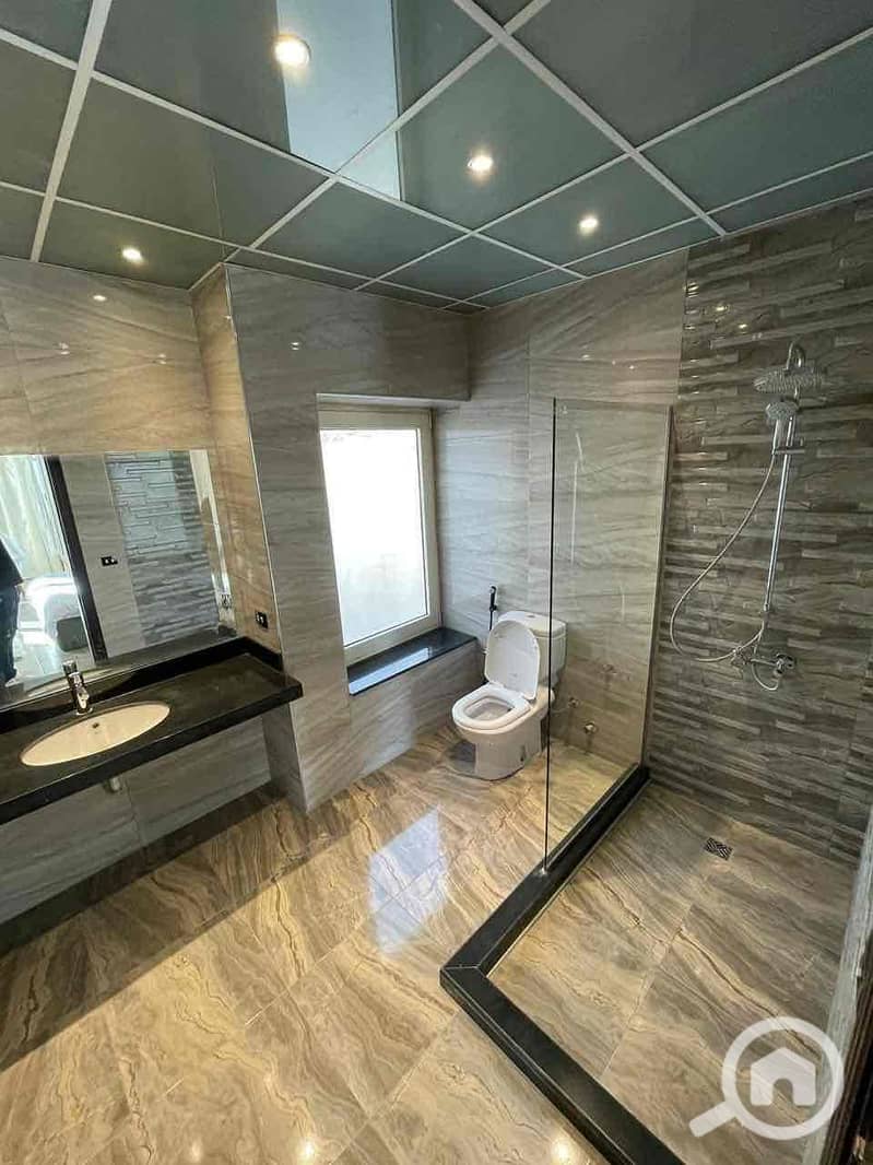 13 b24bf442-386e-42ce-9819-2fcfcaf4b320. jpg