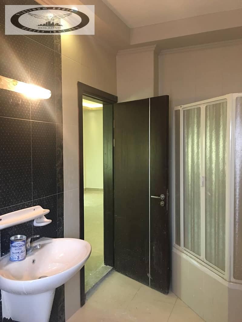 8 f2b4b40a-9a17-4b6f-94b8-d13e7bf5c9a9. jpg