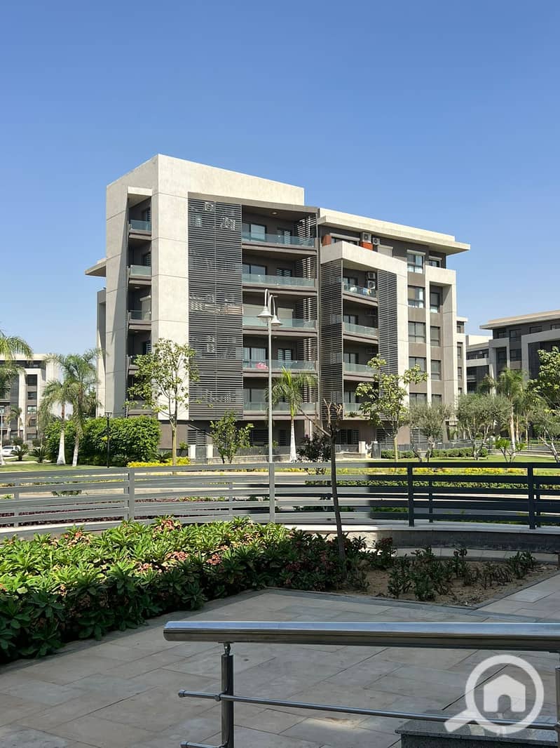 8 fd1c30a2-1835-4395-a2bf-b85d931d6d47. jpg