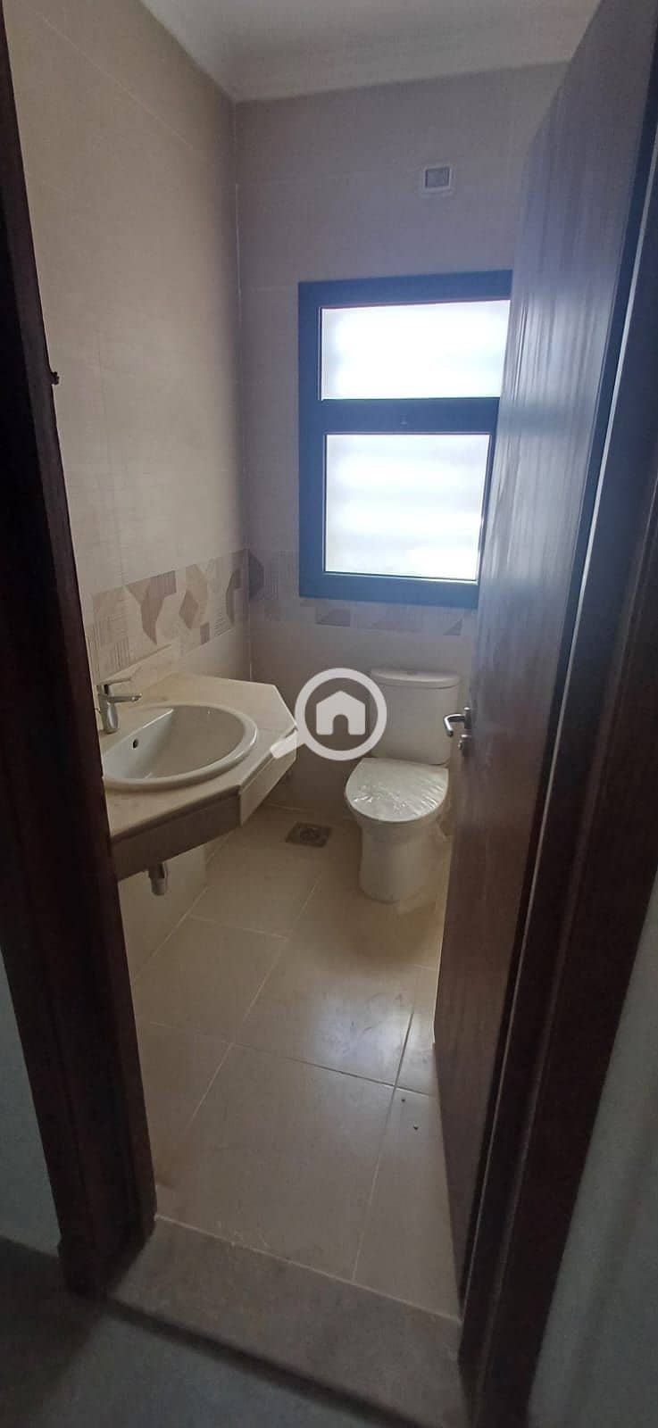 9 208a511f-22d5-48e4-a5a6-43b16025040d. jpg