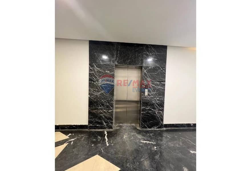 4 ec7c0095-ed9e-4d76-a431-cf5e918149e6. jpg