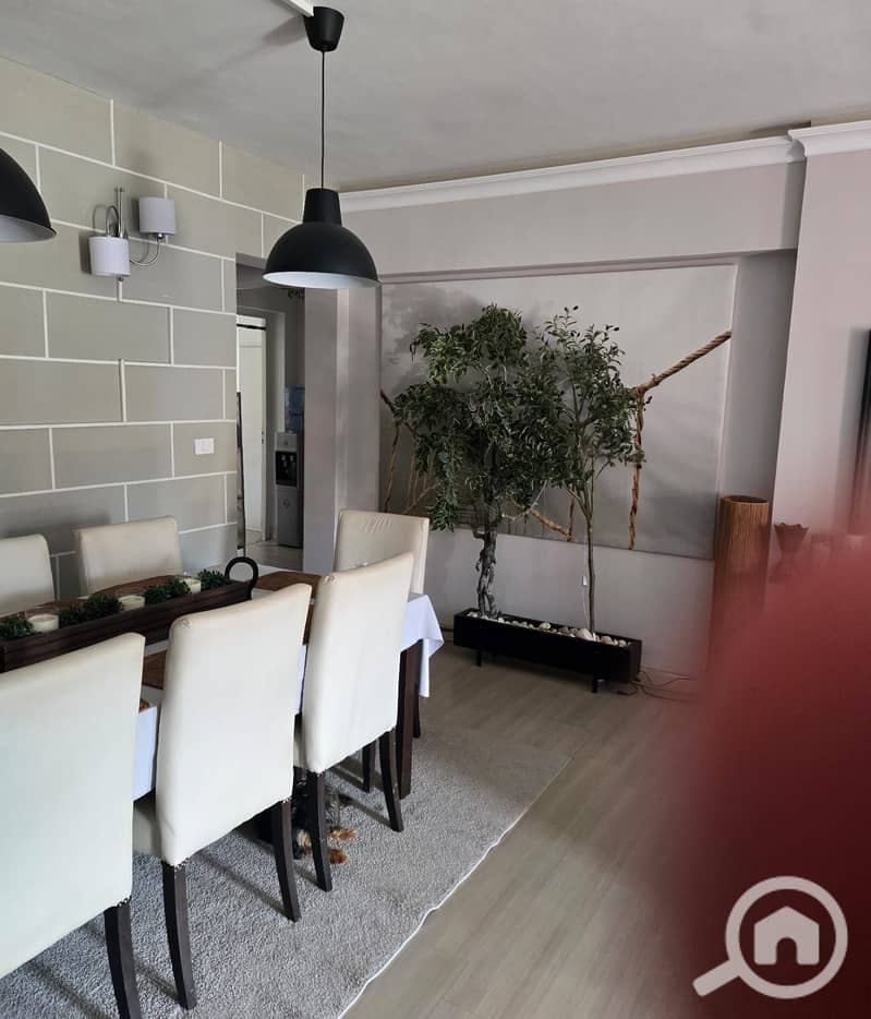 5 b99e2477-205a-4c75-973c-c3ef3dc7bfa3. jpg