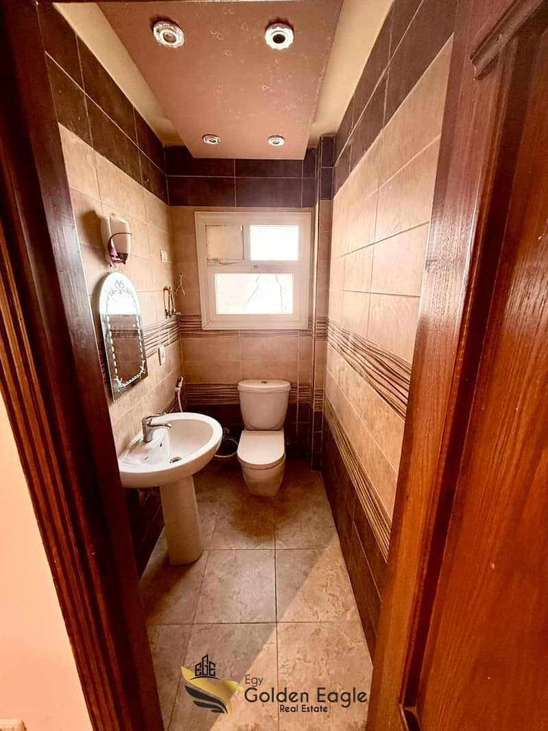 10 e166887e-d0ae-4de3-bbf0-d5cc4040d8a9. jpeg