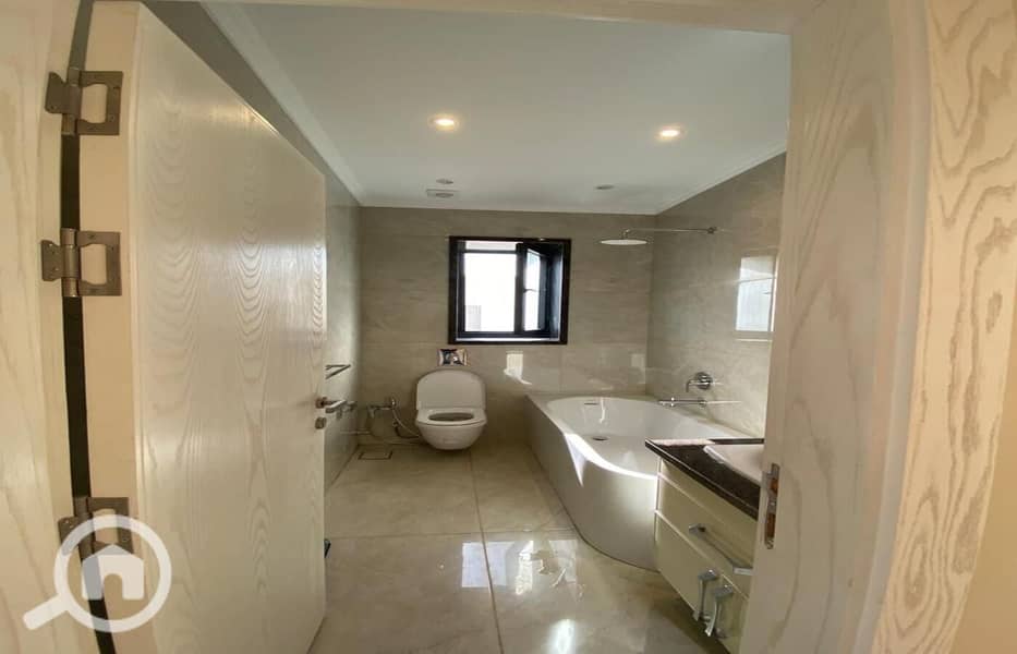 6 5554d0af-1d2b-4447-a031-b95d03fded23. jpg