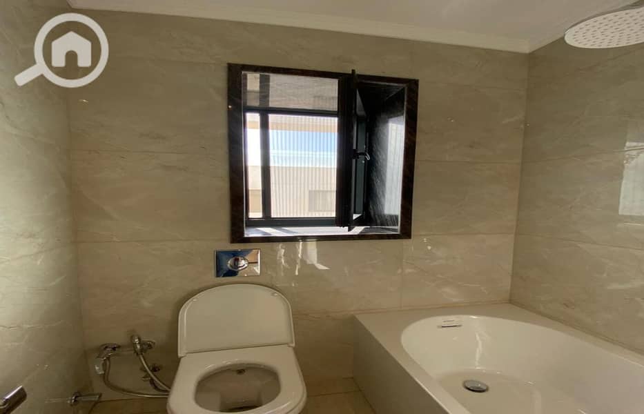 10 84ef972e-1d9f-4ebe-990f-4873b89d8946. jpg