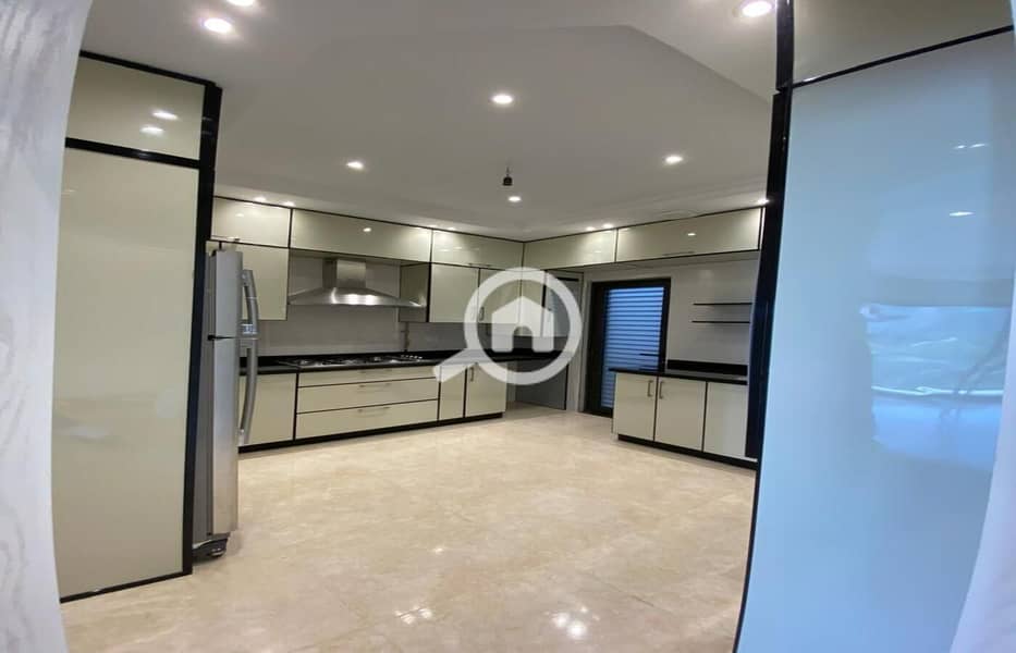 13 a918d4e1-0153-444f-abc4-e908cc125ae3. jpg