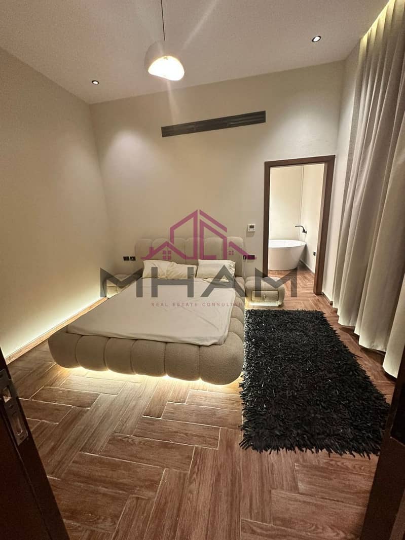 2 photo_5972300360833501967_y. jpg